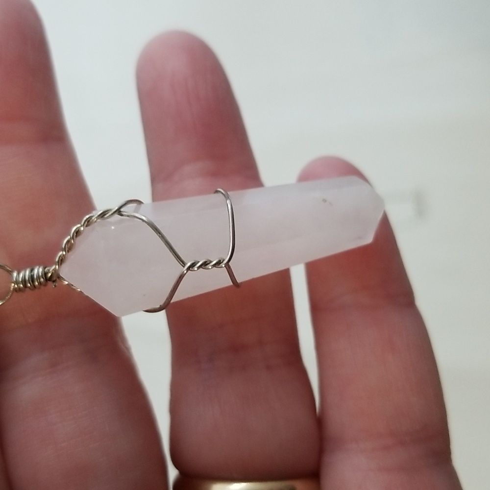 Rose Quartz Pendant on Silver Chain - Picture 4 of 5